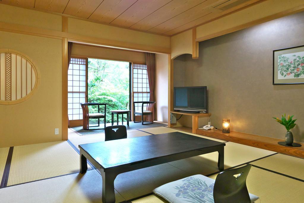 Yuraku Hotel Awara Ruang foto